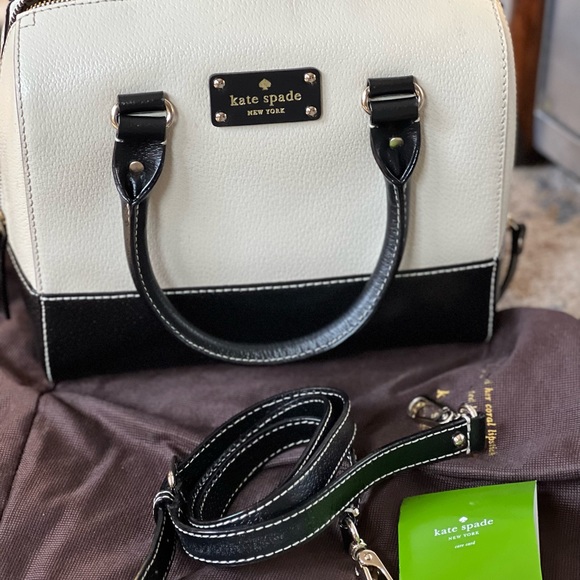 Kate Spade ♠️ Brand New Beautiful handbag or use it as crossbody. - Picture 4 of 10